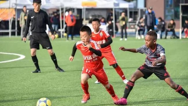 乔治·克鲁尼与妻子十指紧扣恩爱有加 ，阿迈勒产后胸围暴涨更添 哈维·韦恩斯坦事件越演越烈 阿弗莱克深感愤怒 2017-10-11 近日，哈维·韦恩斯坦性侵事件震惊了整个好莱坞！