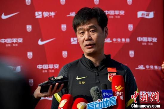 主演新剧《肯尼迪》聚焦著名政治家族 2 堪比时装周!